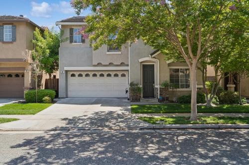 San Jose 5BR Home - Sleeps 10, Dog Friendly in San Jose