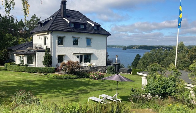 Sea front Ex-Embassy residence near Stockholm in Kummelnäs