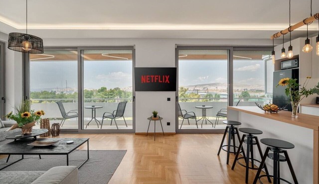 Seafront 3BR with Panoramic Balcony & Parking in Paleo Faliro