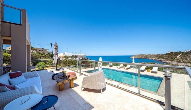 Seafront 4 bedroom villa in Tersanas
