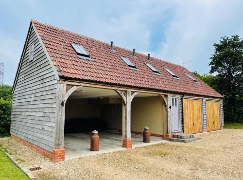 Silverwood Coach House, with pre booked use of Indoor Swimming Pool in Frome