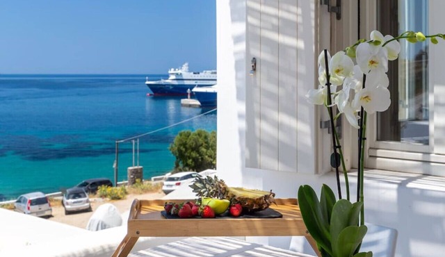 Simplicity, elegance and minimalism in Mykonos in Tourlos