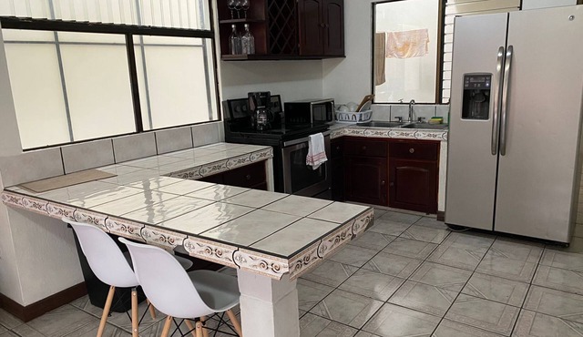 SJO location centered, VERY spacious and private apartment in La Ribera