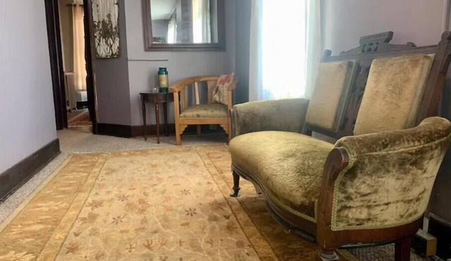 Spacious 3 Queen Suite - Centrally Located in Morgantown