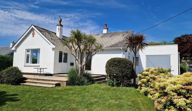 Spacious And Comfortable Traditional Croyde Cottage- short walk to beach in Croyde