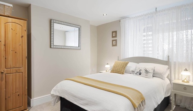 Spacious Apartment with Courtyard, Barnstaple in Devon