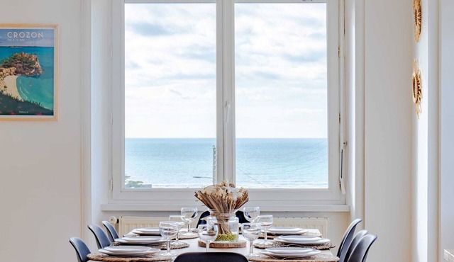 Spacious villa with sea view, 200 m from the beach. in Saint-Nic