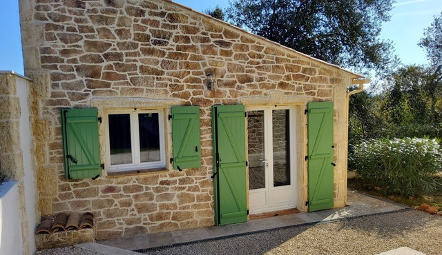 Studio spa jacuzzi private pool access villa in lorgues-83 in Lorgues
