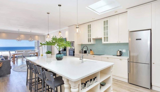 Summer Place Camps Bay - Newly Renovated Townhouse in Cape Town