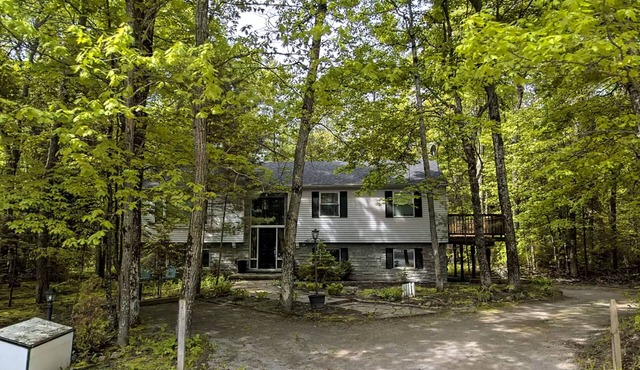 Sun & Seclusion - All-Season Cottage in Tiny