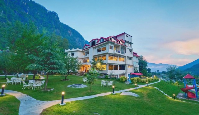 The Allure Grand - Riverside Resort & Spa in Manāli