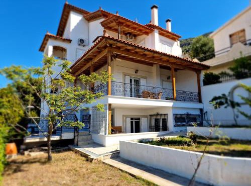 The Mirador Boutique Villa with Scenic Sea View in Porto Rafti