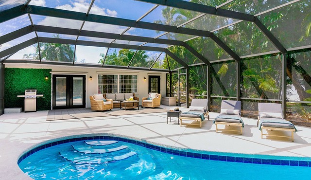 THE TERRACOTTA, Heated Pool! Close to 5th Ave and Beaches in Naples