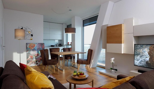 Triiiple Suites Level 21 mit Balkon und Tiefgarage in Vienna