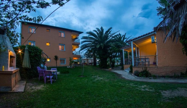 Tsitsirikos Studios 2 in Toroni