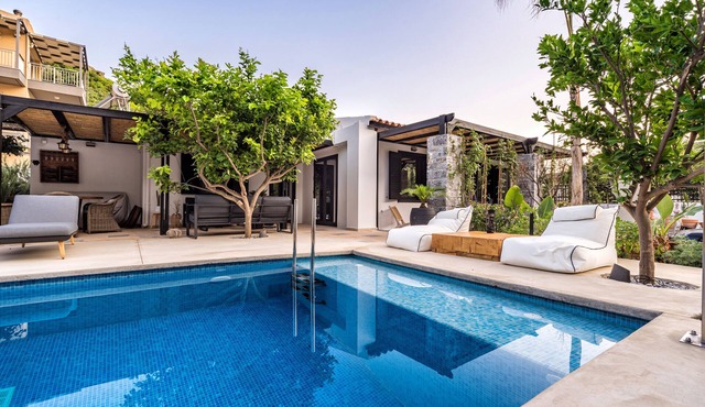 Two Bedroom Villa with Private pool just 100m from the Beach in Heraklion
