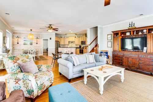 Tybee Island Gem: Spacious Home w/Private Pool in Tybee Island