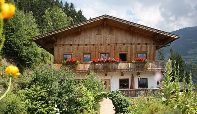 * Vacation at the mountain farm "Reutl" * Apartment for 1 - 8 pers * Sauna * Ski bus * in zell am ziller