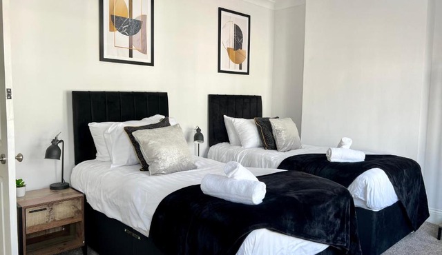 Vale House by Switchback Stays in Cardiff
