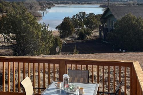 Walk to Private Lake! Family Cabin w/Large Decks in Show Low