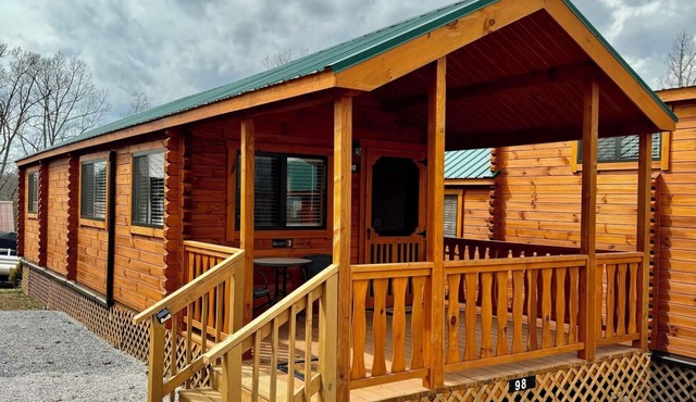 Walking Distance to Lake James: Private Resort Amenities in Marion