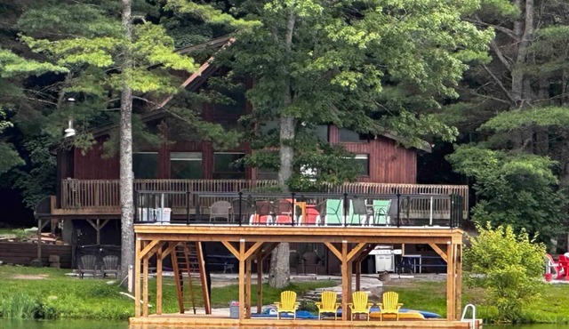 Waterfront 5 bedrooms cottage in Port Carling, Muskoka. in Port Carling