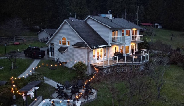 Waterfront House with Private Beach Access in Sechelt