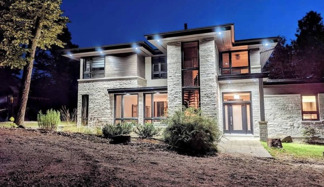 Waterfront Oasis : Sauna, HotTub, Skidoo Trails Getaway in Messines