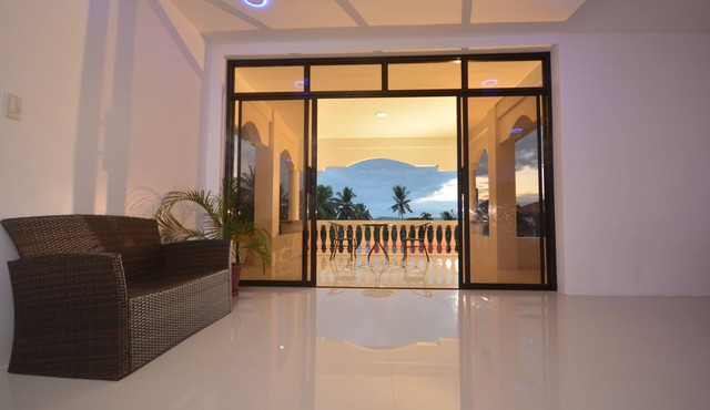 White Summerville Tourist Inn in Busuanga