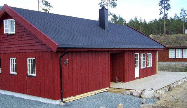 Wooden holiday home with sauna near ski center, swimming lake and golf course (WLAN) in Vrådal