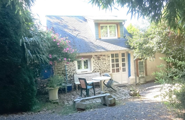 attractively restored detached cottage with garden in Bacilly