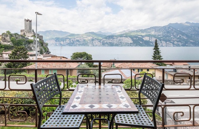 Holiday Apartment with Wi-Fi, Air Conditioning, Pool and Garden; Garage available; Pets allowed in Malcesine