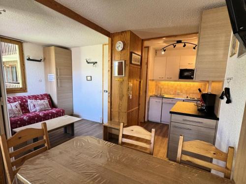 Résidence Pierre De Soleil - Studio cosy · Skis aux pieds MAE-3617 in Mâcot La Plagne