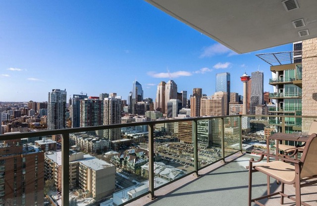 Simply Comfort. 2bd Condo 21fl 2bath Free parking in Calgary