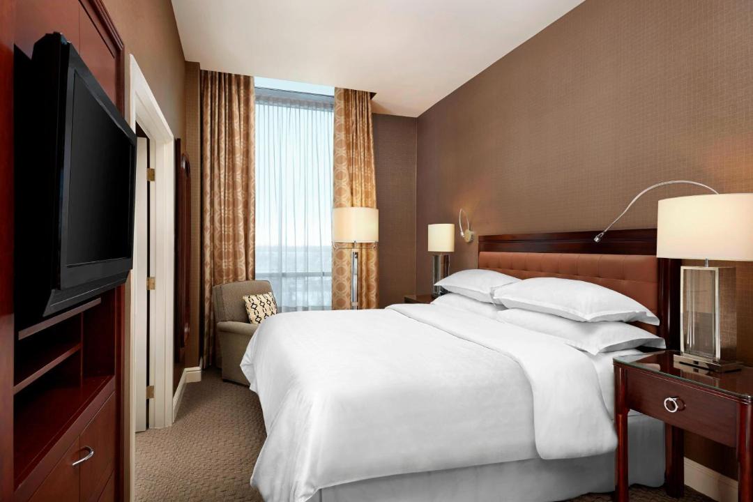Eau Claire Hotel | Sheraton Suites Calgary Eau Claire