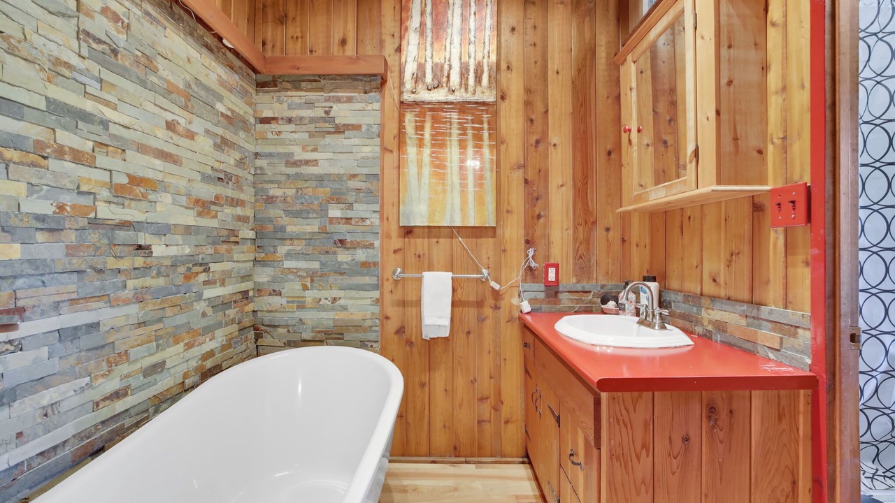 Photo of Bathroom in Fort Erie