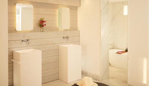 Panoramic Retreat Room 