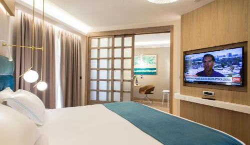 Deluxe Suite with Sea View or Pool View