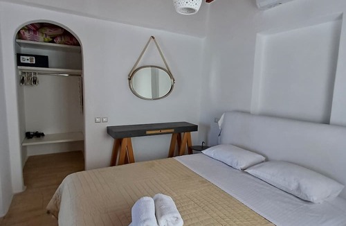 Mykonos Town House | Manos Rooms