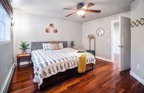 Hawley Cabin | Hot Tub, Game Room, BBQ & Playhouse Oasis – Family Retreat, 5mins to Lake!