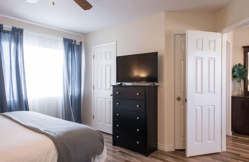 Enterprise House | Comfy, clean & quiet 3 bedroom house close to Strip, Airport & T-mobile arena