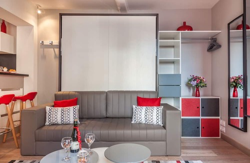Honfleur Apartment | Studio of the WOOD MAN 1st floor. In the historic center of Honfleur