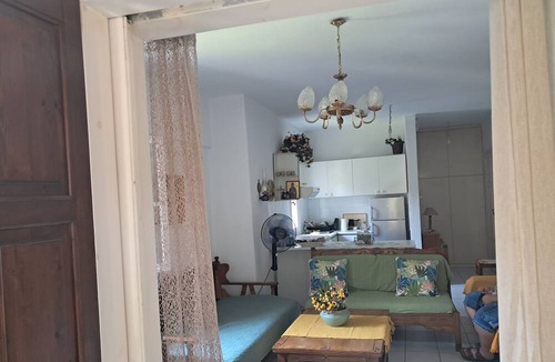 Papa Nero Apartment | Paradise in Ai Giannis Apartment with Sea View, Wi-Fi, and Air Conditioning