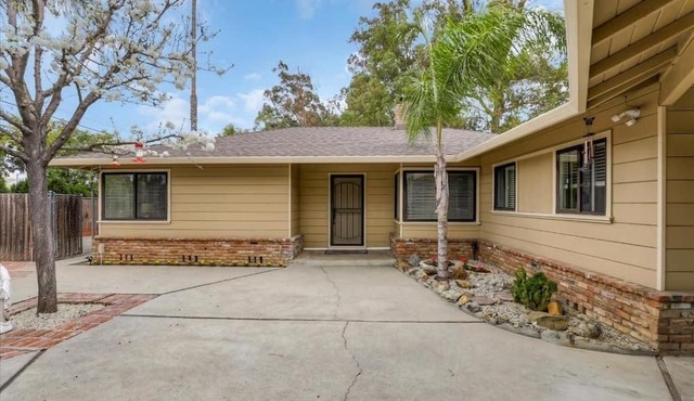 Private Spacious 2 houses 5bd/4ba, lots of parking in San Jose