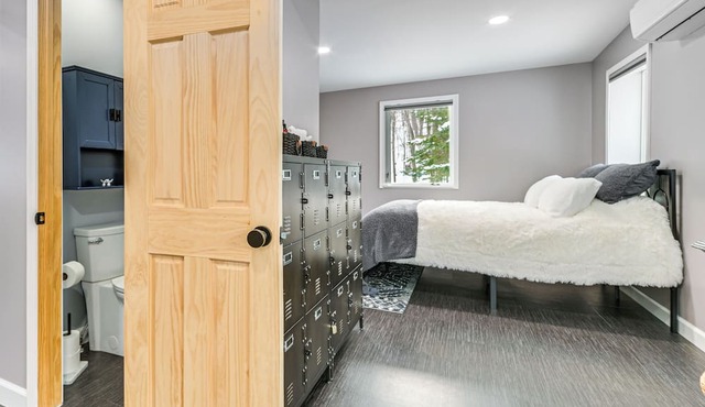 6 Mi to Boyne Mtn: Cozy & Private Couple's Cottage in Boyne City