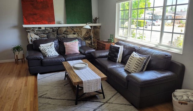 Fully equipped home ideal for a family with children and office/in law unit in San Jose