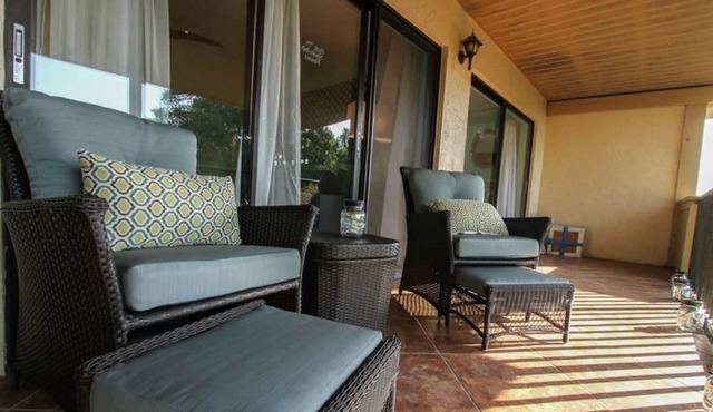 Park Shore Resort-Stunningly renovated; 1.25 miles to Beach! High Speed Internet in Naples