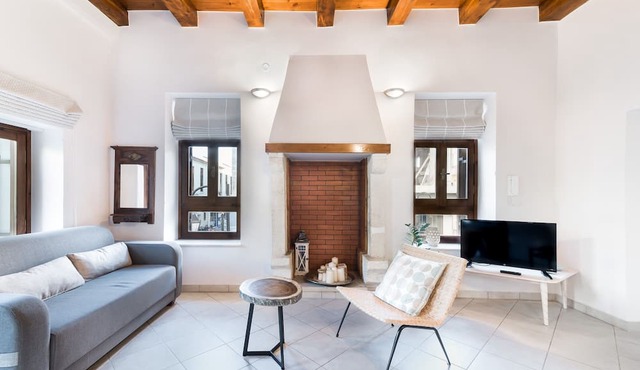 Bright newly decorated central apartment in Chania
