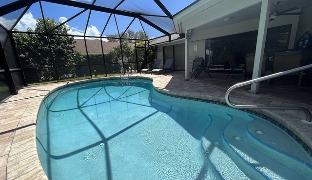 VILLA BELLY :-) heated pool. free WIFI, very private, Garage, BBQ, Kings Lake in Naples