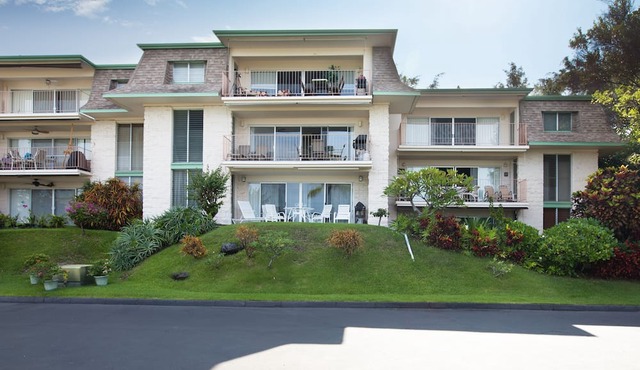 Sunset Hale Kona: Ocean, Golf Course View, Keauhou Bay, Kona, Sleeps 4 in Kailua-Kona